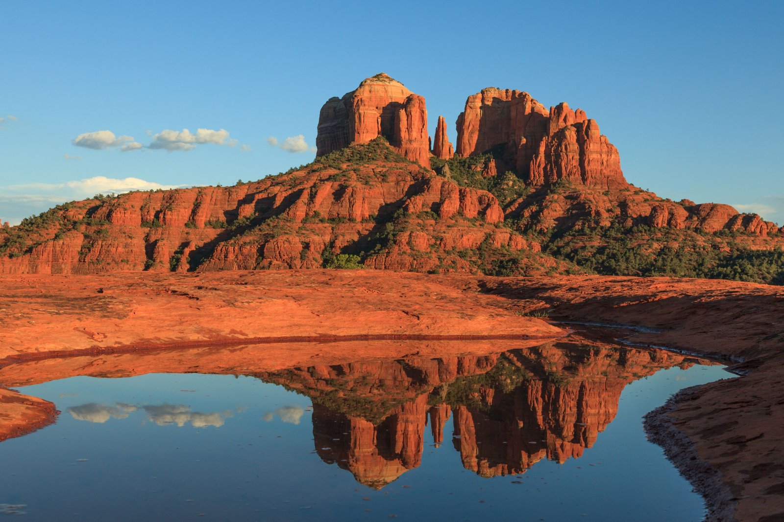 Paisaje de las montañas rojas de Sedona, Arizona al atardecer